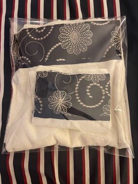 Embroidered Floral Border White Bath Towel Set